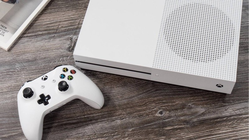Die Xbox One S ist eine Spielekonsole mit integriertem 4K-Blu-ray-Player.