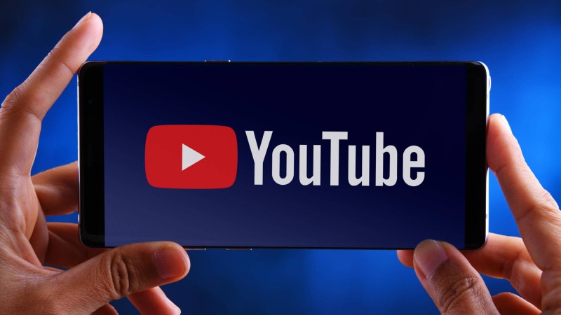 YouTube Logo Display smartphone