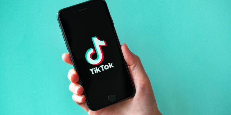 Выход в эфир на TikTok: как это работает