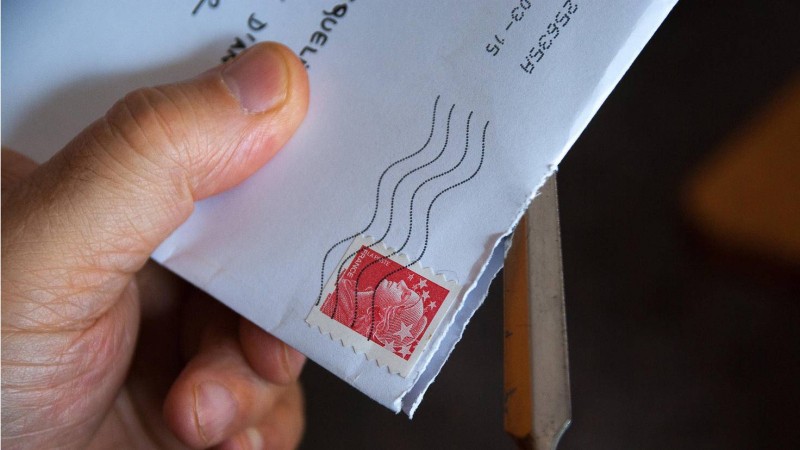 Briefmarken lassen sich dank Mikrowelle vom Umschlag lösen.
