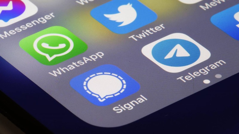 Neben WhatsApp haben auch Telegram und Signal viele Fans. Wir vergleichen die Apps.
