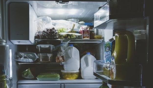 Чем мыть холодильник? Попрощайтесь с неприятными запахами