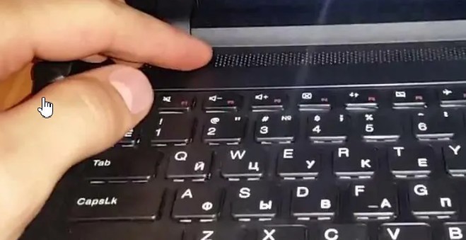 Почему Не работает клавиатура на ноутбуке: Что делать?