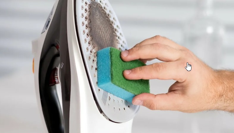 Как почистить пригоревший утюг домашними средствами?